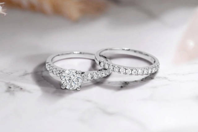 Angus and coote wedding on sale rings